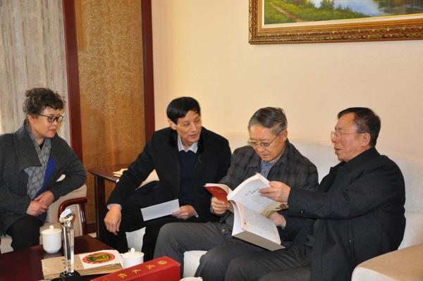 上将,饶洪桥少将与汇报组成员在一起汇报组在《中共党史出版社》留影